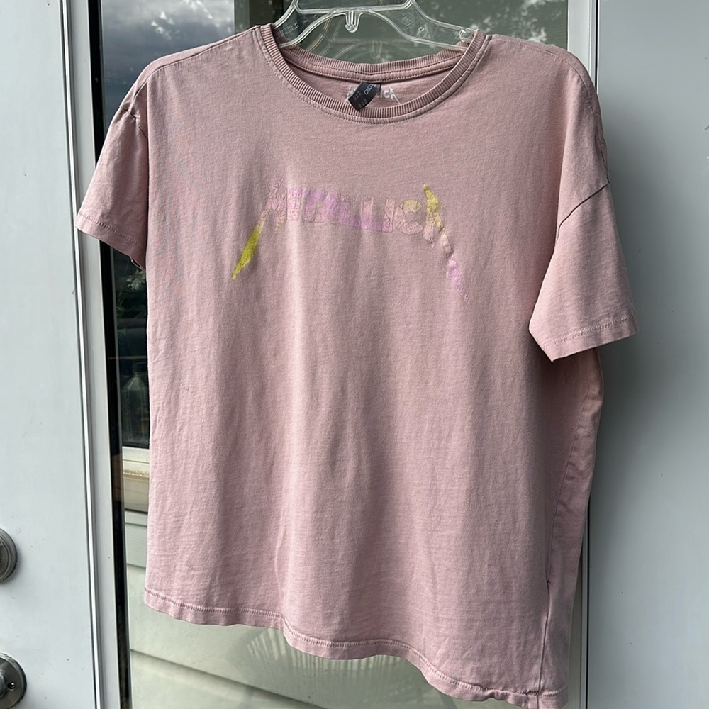 Metallica graphic T-shirt, only extra small short sleeve blush pink
